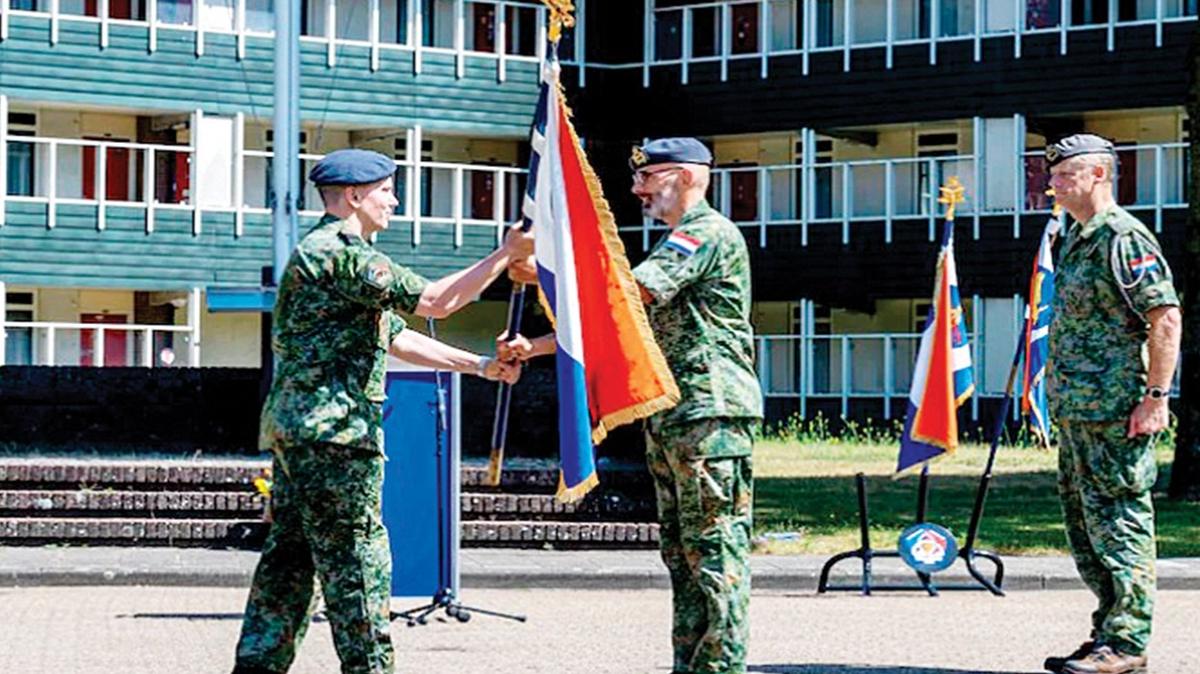 Trkiye'de er Hollanda'da general... Tarihte bir ilk