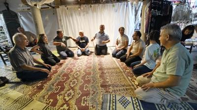 Tarihi arda daha fazla ilgi ekmek isteyen esnaf, seyirlik ky oyunu etkinlii gerekletiriyor