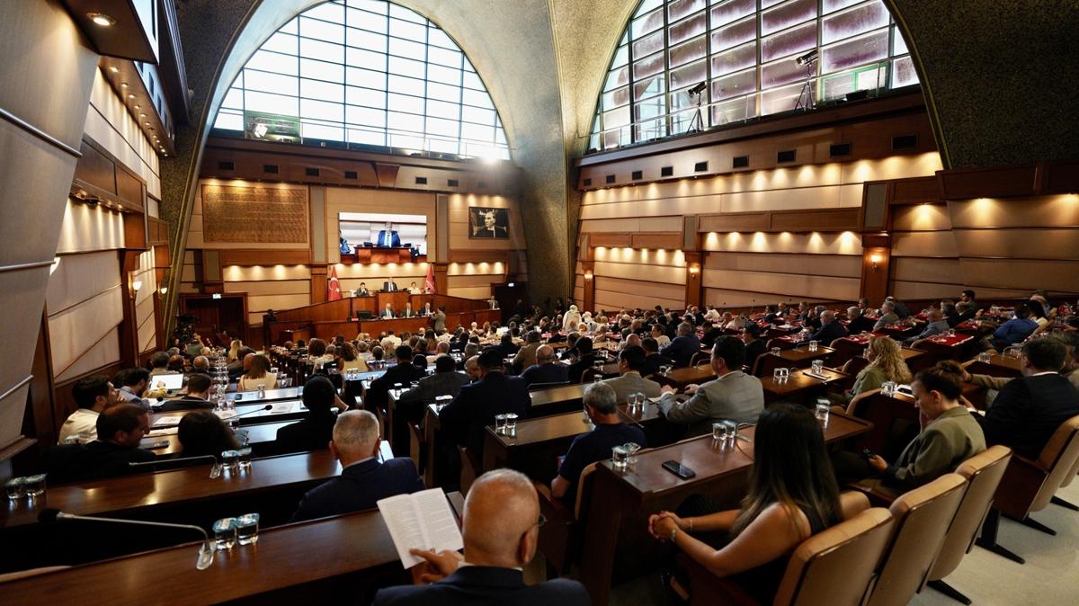 AK Parti, stanbullunun aklndaki soruya tercman oldu