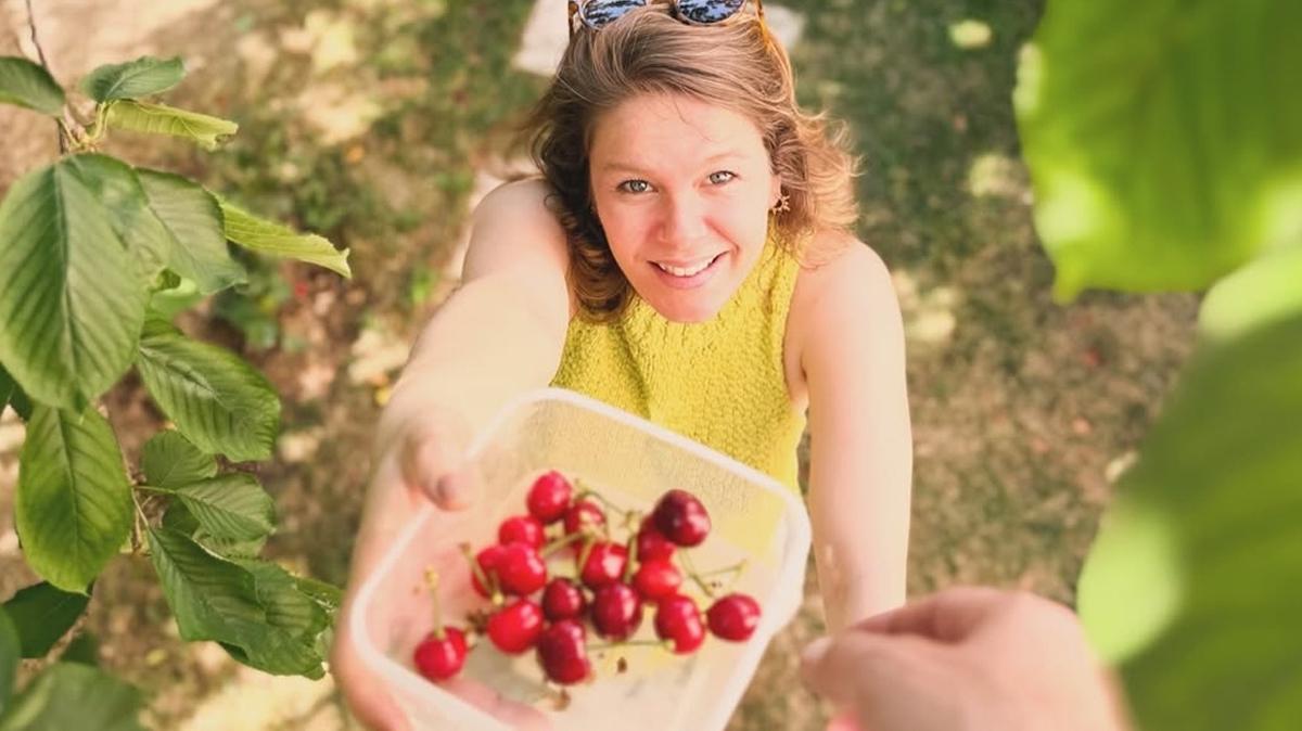 Burcu Biricik kznn doum gnn kutlad: Dn dodun imdi 1 oldun