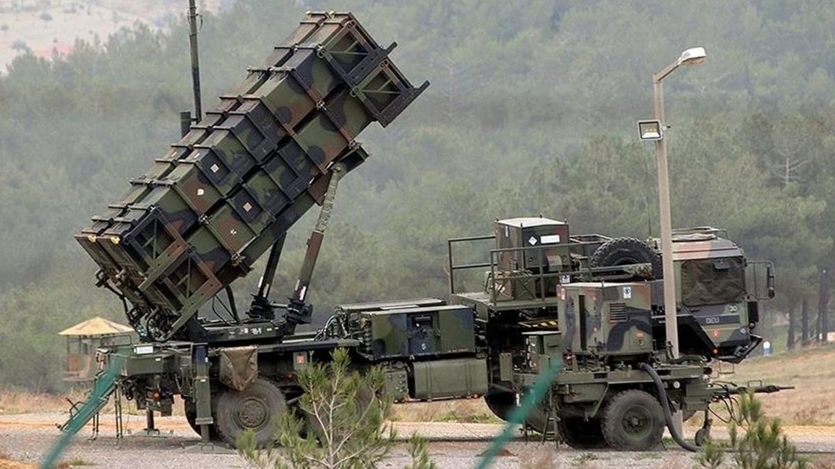 Patriotlar Ukrayna'ya doru yola kyor