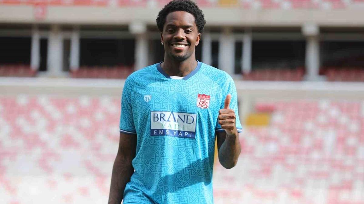 Sivasspor'da Queensy Menig'den kt haber