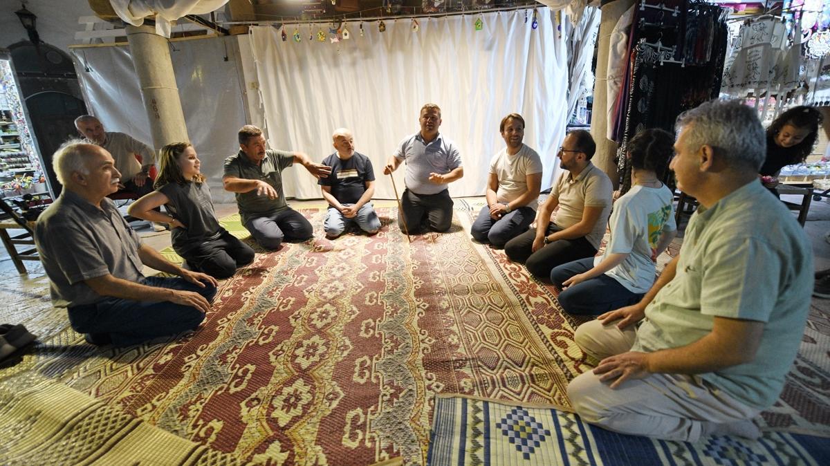 Tarihi arda daha fazla ilgi ekmek isteyen esnaf, seyirlik ky oyunu etkinlii gerekletiriyor