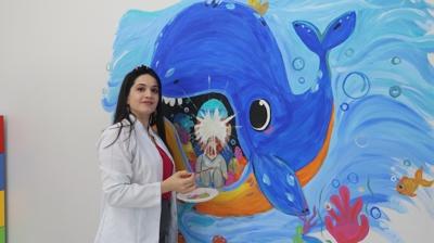 ocukluk tutkusunu frasyla duvarlara iliyor