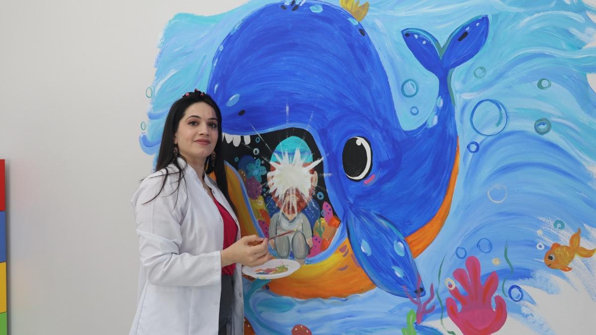 ocukluk tutkusunu frasyla duvarlara iliyor