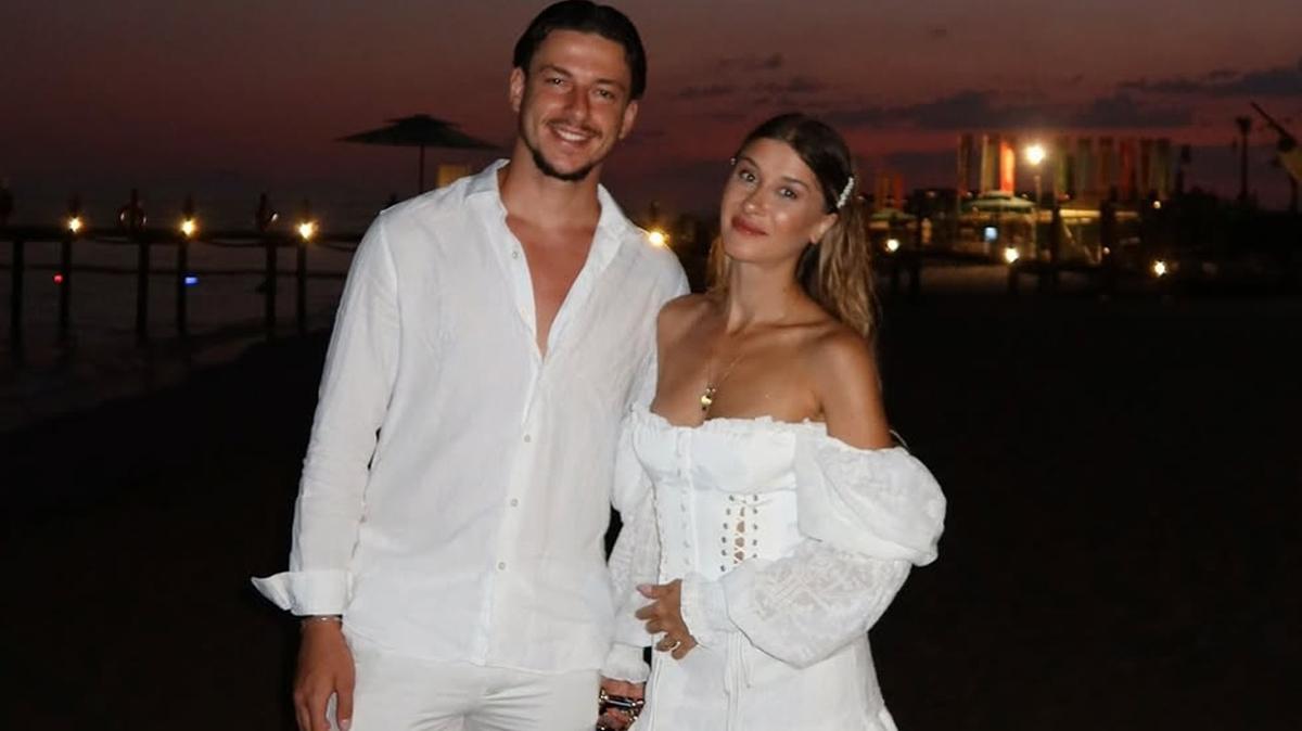stenmeyen gelin ilan edilmiti... Enis Destan'n balay pozlarndan sonra gzler annesine evrildi...