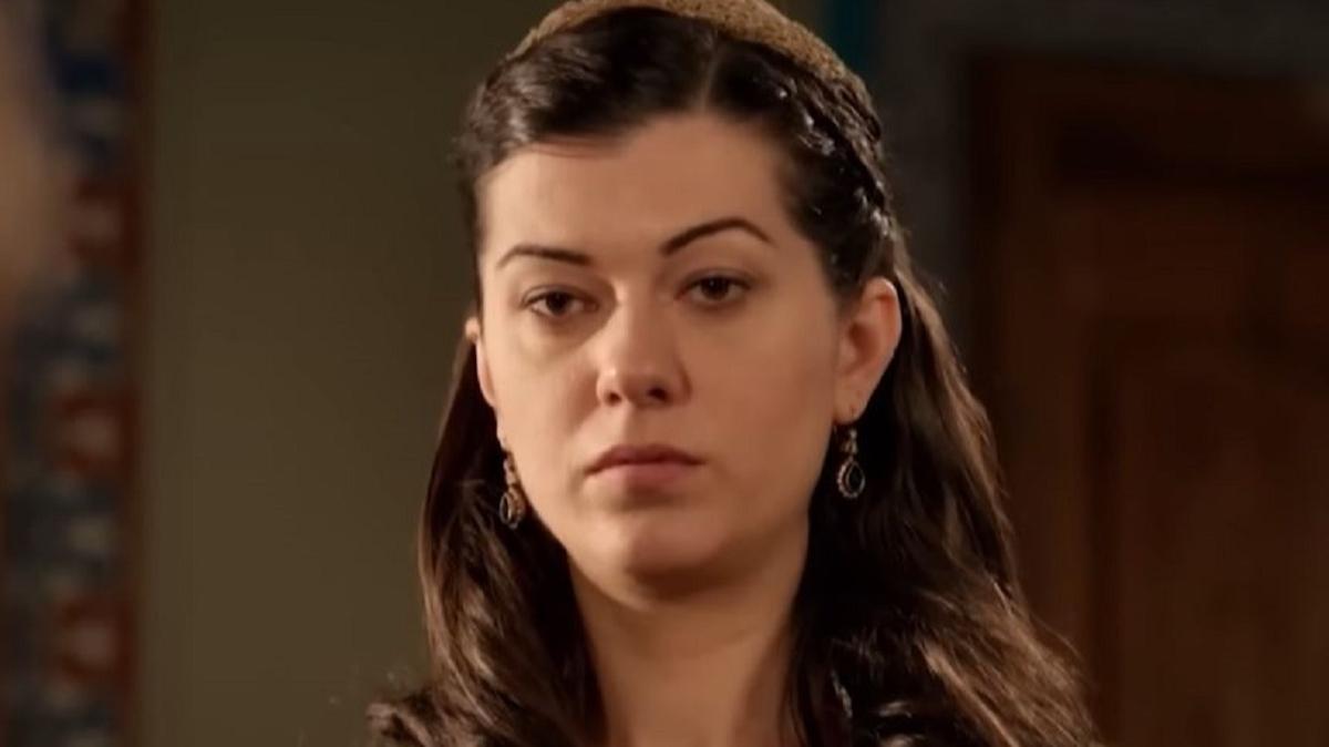 Muhteem Yzyl'n Nigar Kalfa'syd! Filiz Ahmet'in ka dil bildiini duyanlar, kk dilini yutuyor!