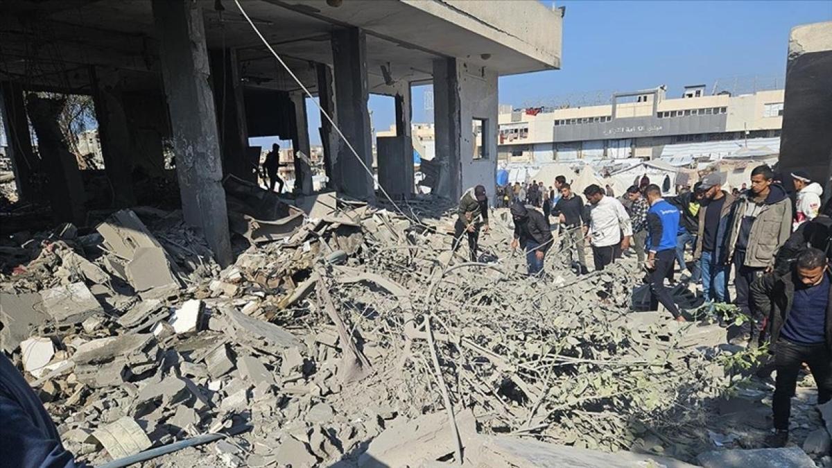 Soykrmc srail Nusayrat Polis Merkezi Mdr'ne suikast dzenledi: 12 kii hayatn kaybetti