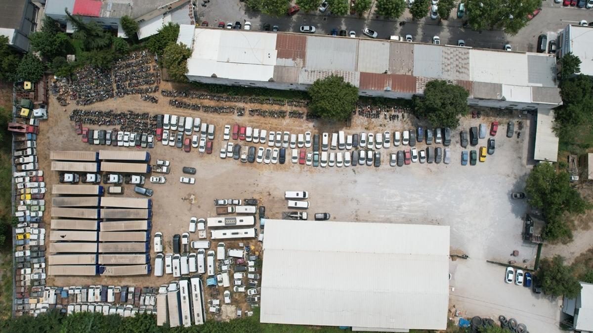 6 ay iinde sata kacak... Ara mezarlna dnen otoparklar temizleniyor