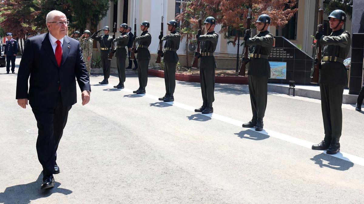 Bakan Gler'den KKTC'de! 28. Mekanize Piyade Tmen Komutanln ziyaret etti