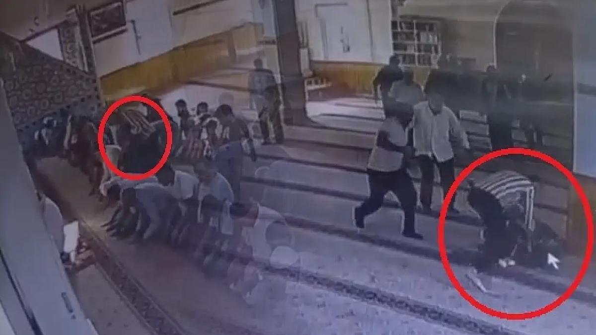 Camideki cinayetin grnts ortaya kt! Secde ederken arkasndan geldi, defalarca baklad