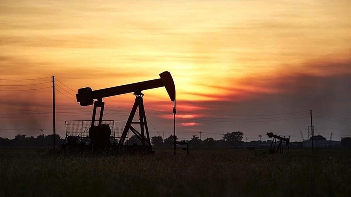 Petrol fiyatlar kritik 70 dolar bandnda denge aryor