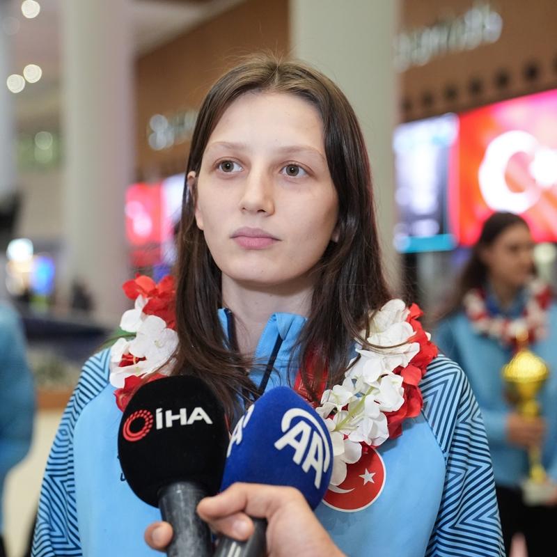 Milli tekvandocu evval akal'dan altn madalya