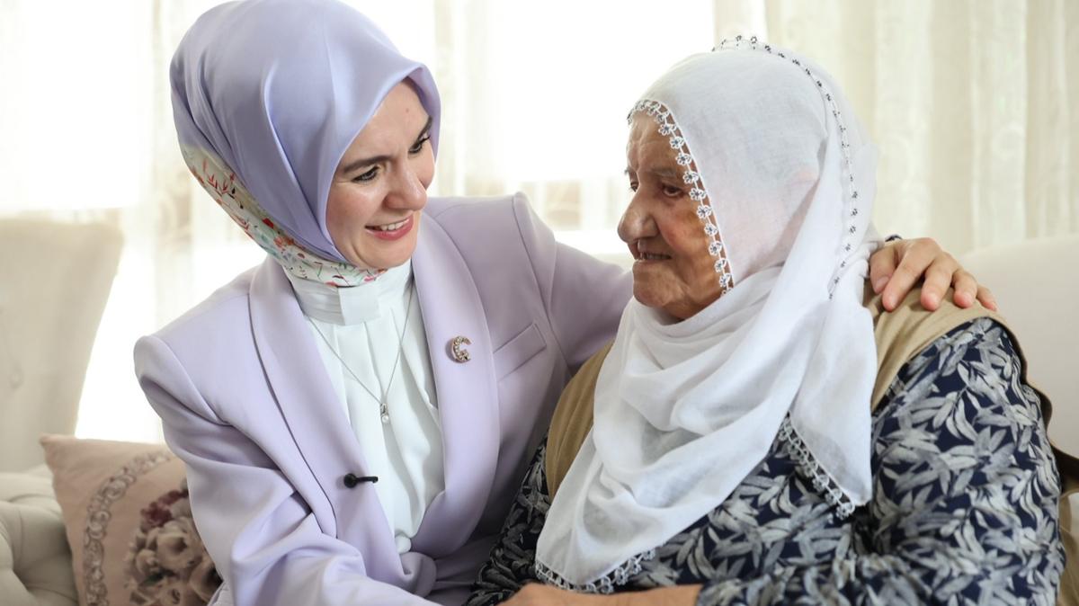 Bakan Gkta, sosyal medya fenomeni "Raife Babaanneyi" ziyaret etti