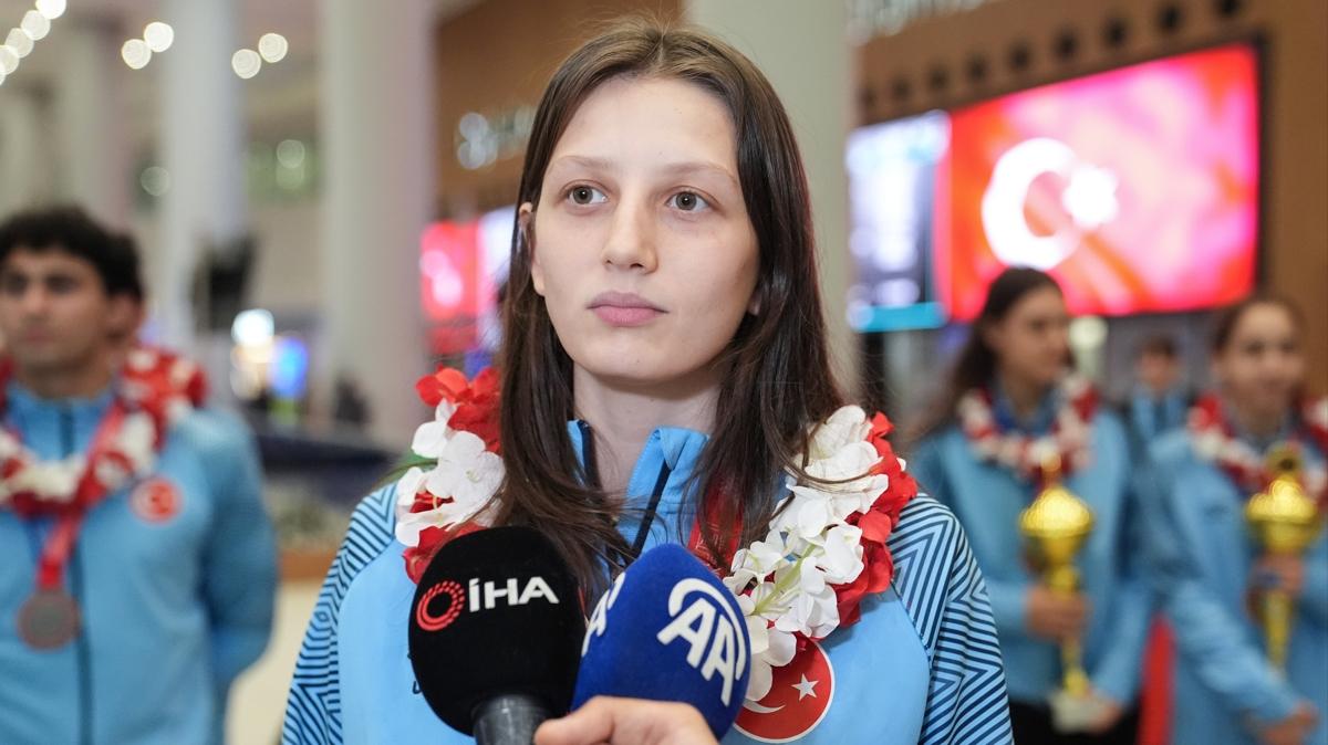Milli tekvandocu evval akal'dan altn madalya