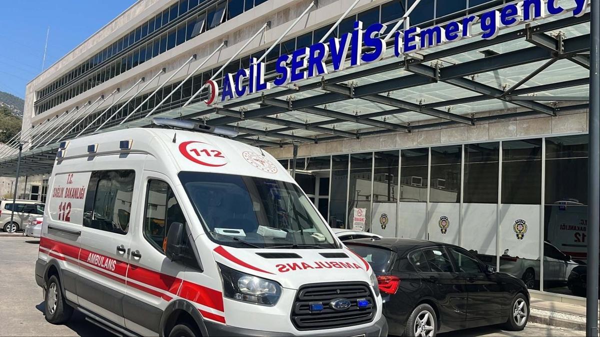 Sakarya'da renci yurdunda gda zehirlenmesi: 19 renci tedavi edildi