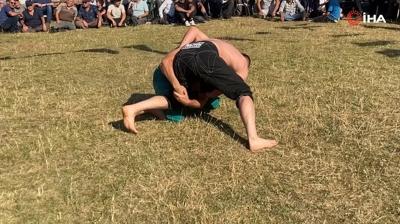 Pehlivan rakibini kartrd, er meydan kahkahaya bouldu