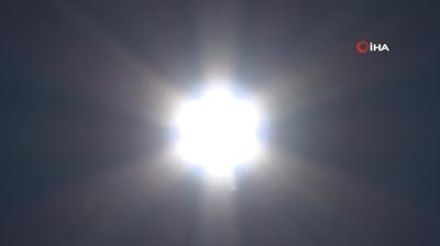 Taksim'de scak hava bunaltt! Vatandalar glgelere akn etti