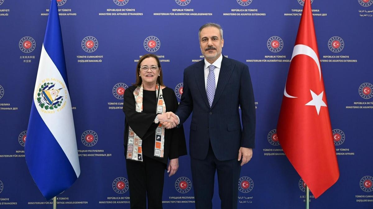 Bakan Fidan, El Salvadorlu mevkida ile grt