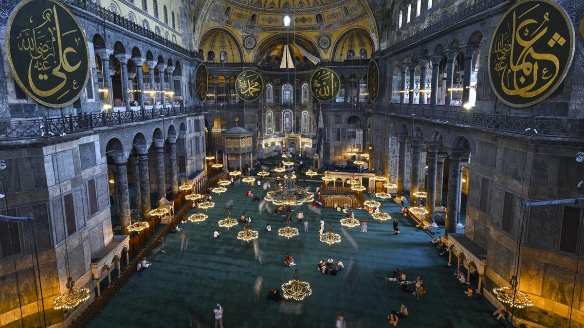 Ayasofya-i Kebir Cami-i erifi 40 milyon ziyaretiyi arlad