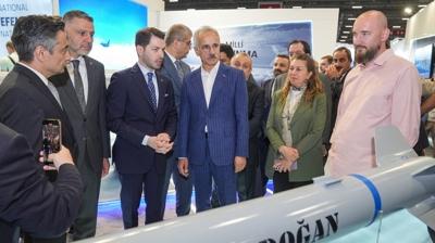 Bakan Uralolu IDEF'i ziyaret etti: Teknolojik anlamda ne lazmsa hepsi burada