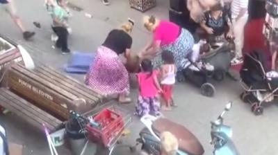 Pendik'te kadnlar arasnda kavga! Sa ba birbirlerine girdiler