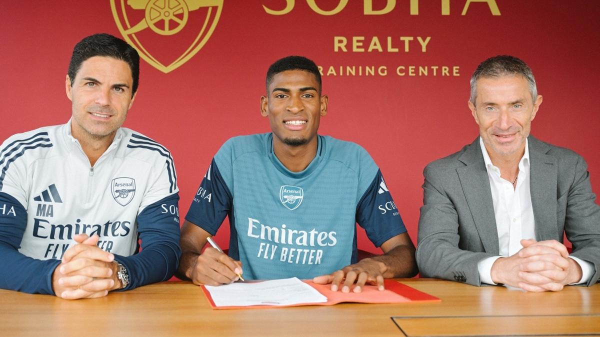 Arsenal Cristhian Mosquera Premier Lig fotoraflar resimleri
