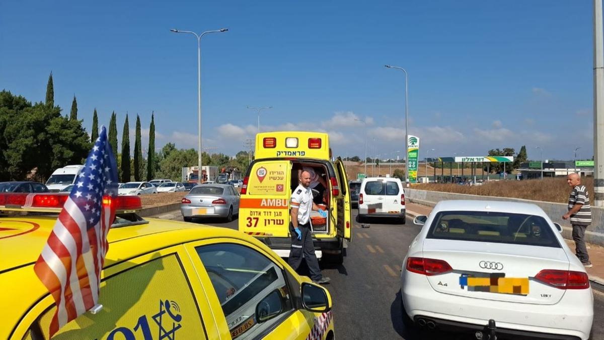Netanya kaza Kfar Yona yarallar otobs durak saldr fotoraflar resimleri