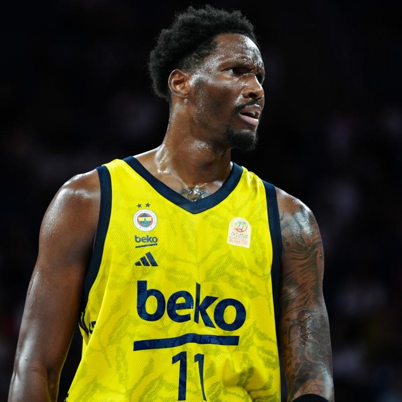 Nigel Hayes-Davis, Phoenix Suns'a transfer oldu