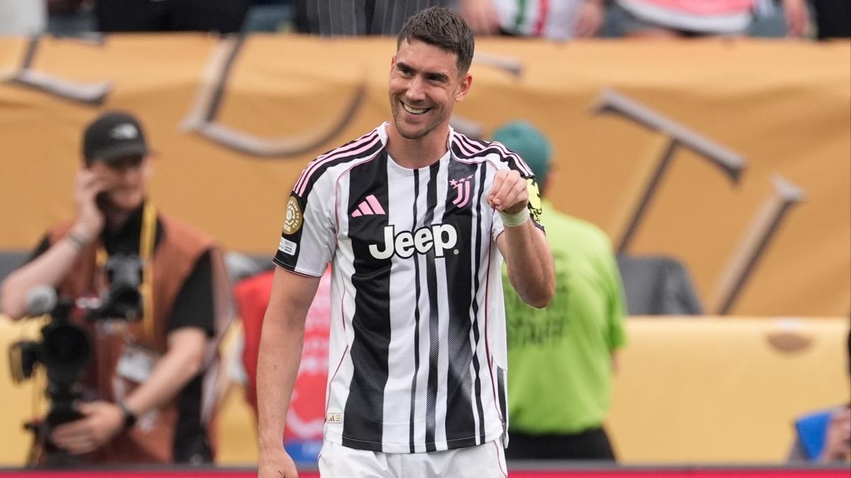 dusan vlahovic juventus transfer fotoraflar resimleri