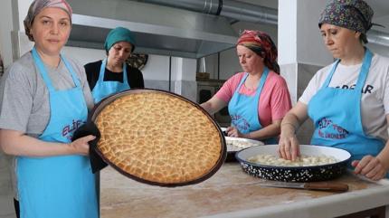 Babaanne lezzeti patron yapt! Tekirda'da pismetler kap kap gidiyor