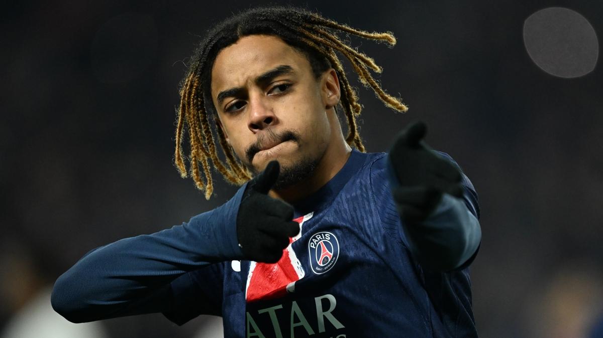 bradley barcola transfer psg paris saint germain fotoraflar resimleri