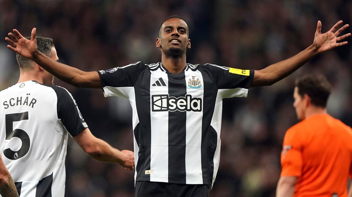  Isak Liverpool Transfer fotoraflar resimleri