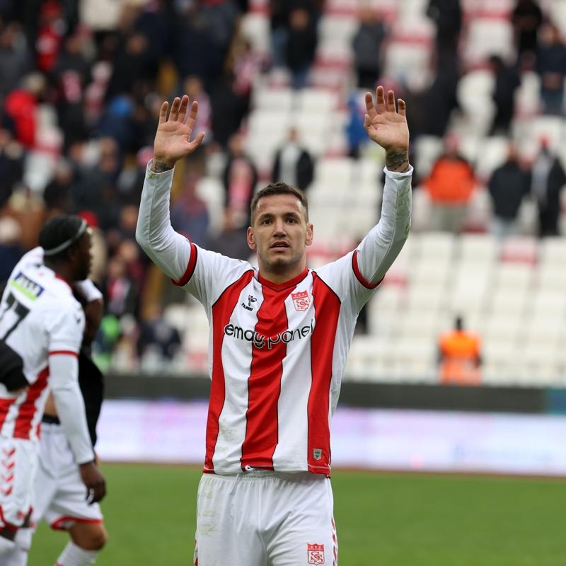 Rey Manaj'�n yeni adresi Al Sharjah