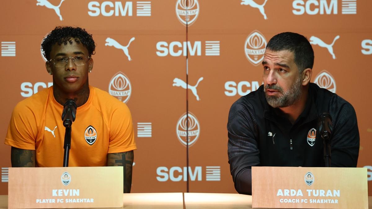 arda turan beikta shakhtar donetsk fotoraflar resimleri