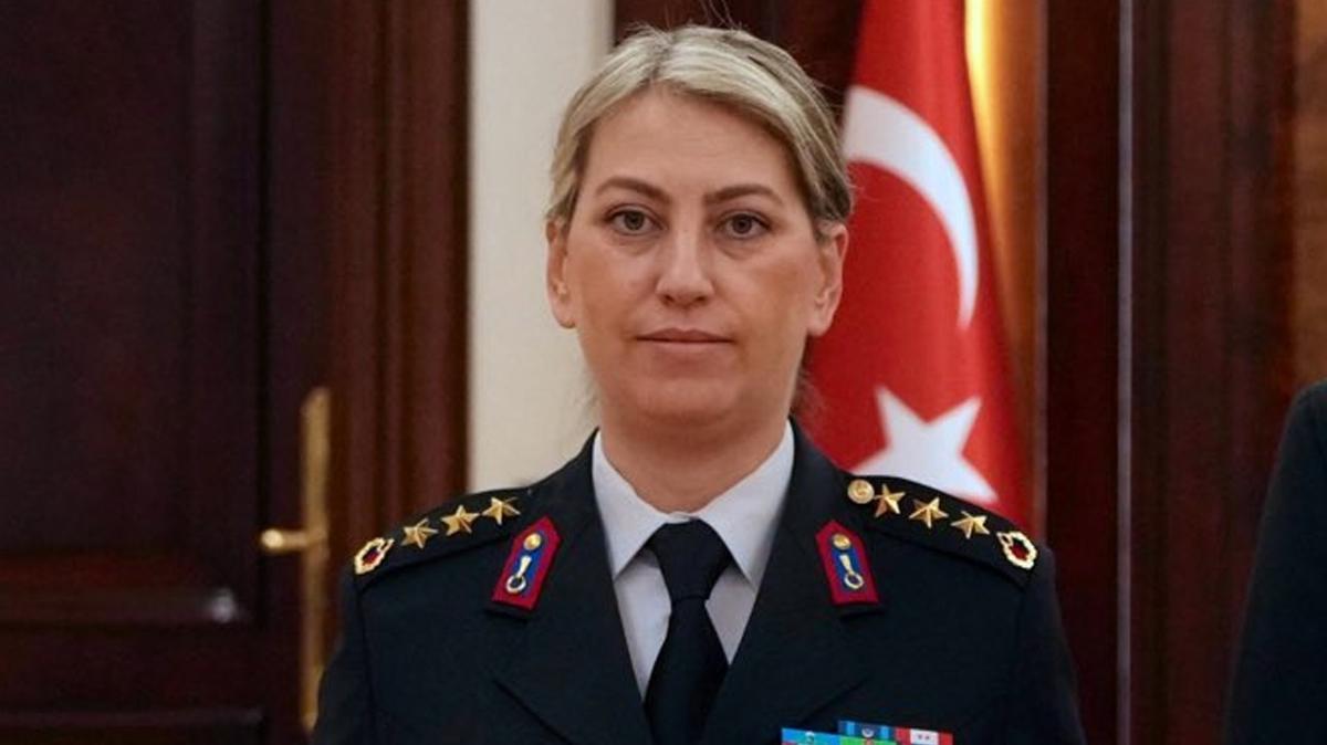 Trk Jandarma Kadn Komutan General fotoraflar resimleri
