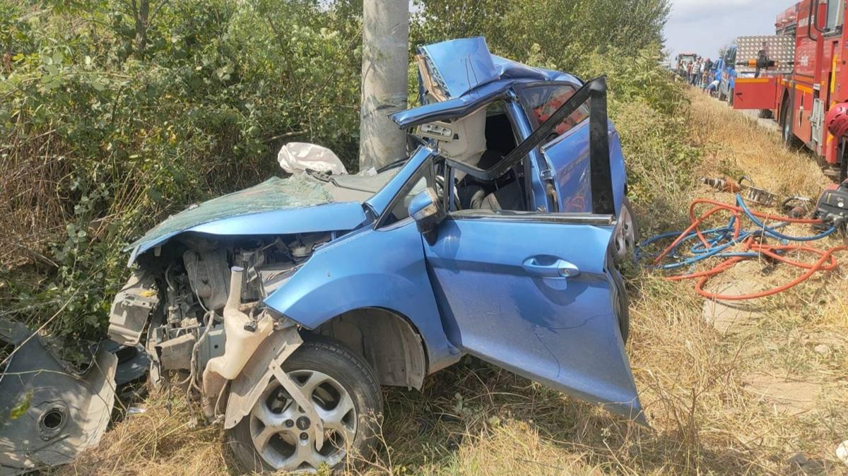 trafik kazas Sakarya otomobil arpma yaam kayb fotoraflar resimleri