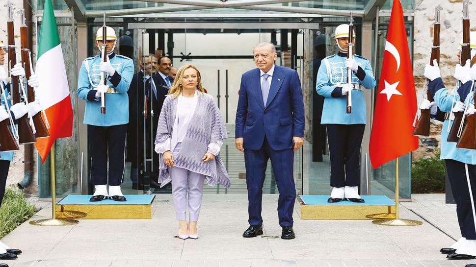 Dolmabahe'de Akdeniz zirvesi