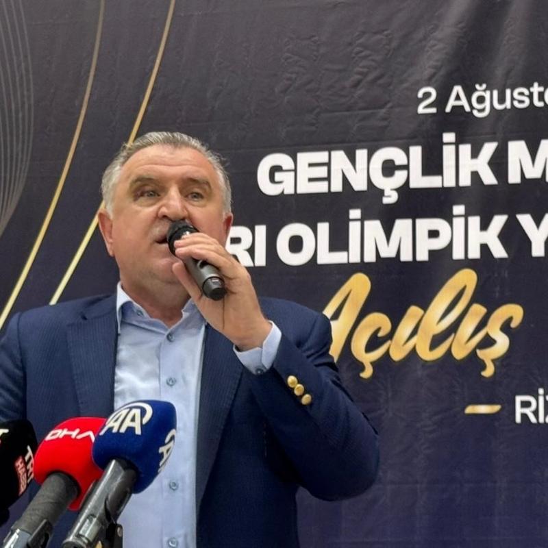 Genlik ve Spor Bakan Osman Akn Bak, Rize'de konutu