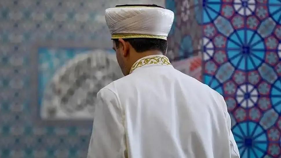 mam ve 2 kz 10 kiilik grubun saldrsna urad! Cami k nn kestiler