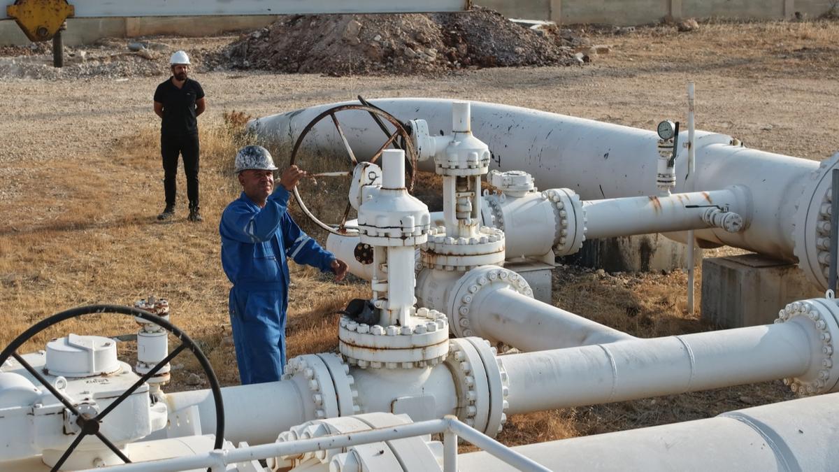 Azerbaycan Ekonomi Bakan Mikayl Cabbarov suriye doal gaz fotoraflar resimleri