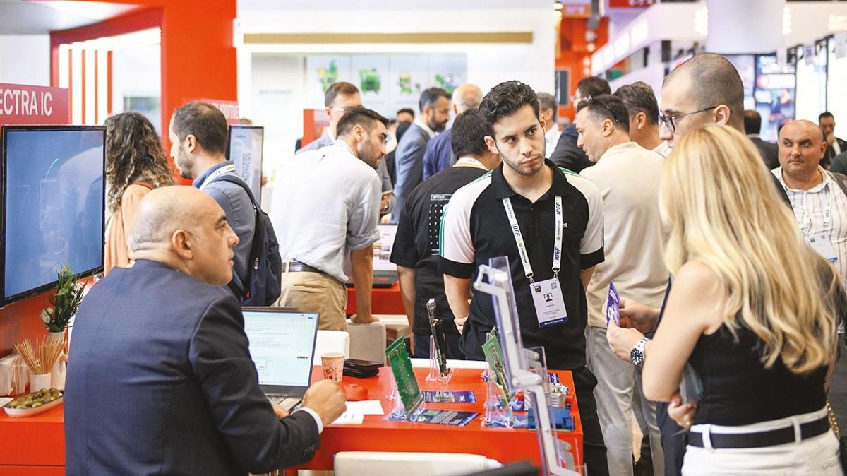 istanbul teknopark abdurrahman akyol idef 2025 savunma teknoloji giriim giriimci fotoraflar resimleri