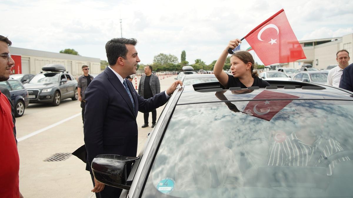 YTB Bakan Yurtd Trkler Destek salamak fotoraflar resimleri