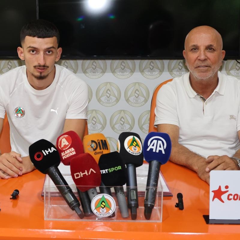 Alanyaspor'da 4 imza birden