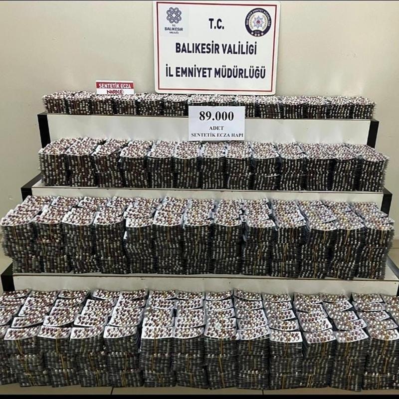 Balkesir'de uyuturucu operasyonu: 89 bin sentetik ecza hap ele geirildi