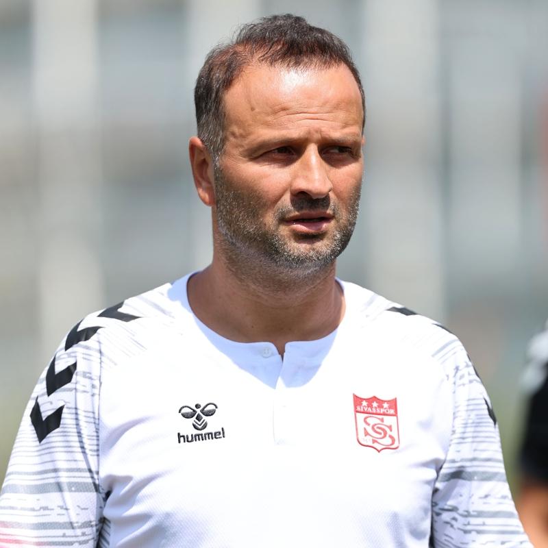 Osman Zeki Korkmaz: Sivasspor'un hedefi S�per Lig'e geri d�nmektir