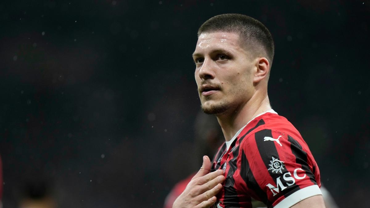 Luka Jovic  AEK  transfer fotoraflar resimleri