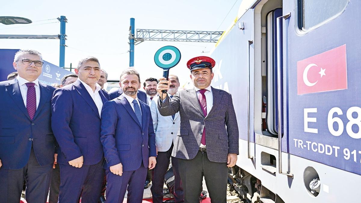 yolcu trenleri in yk treni avrupa treni. fotoraflar resimleri