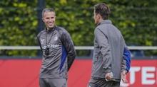 Robin van Persie: Fenerbahe man drt gzle bekliyoruz