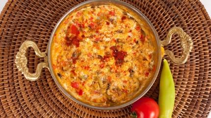 Kaar bir metre uzuyor! Sulu sulu kaarl menemen tarifi, kahvaltnzn gzbebei